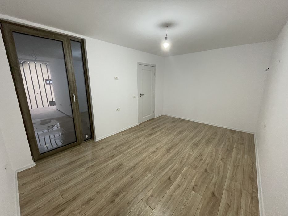Apartamente cu două camere finalizate , grădină  proprie si parcare