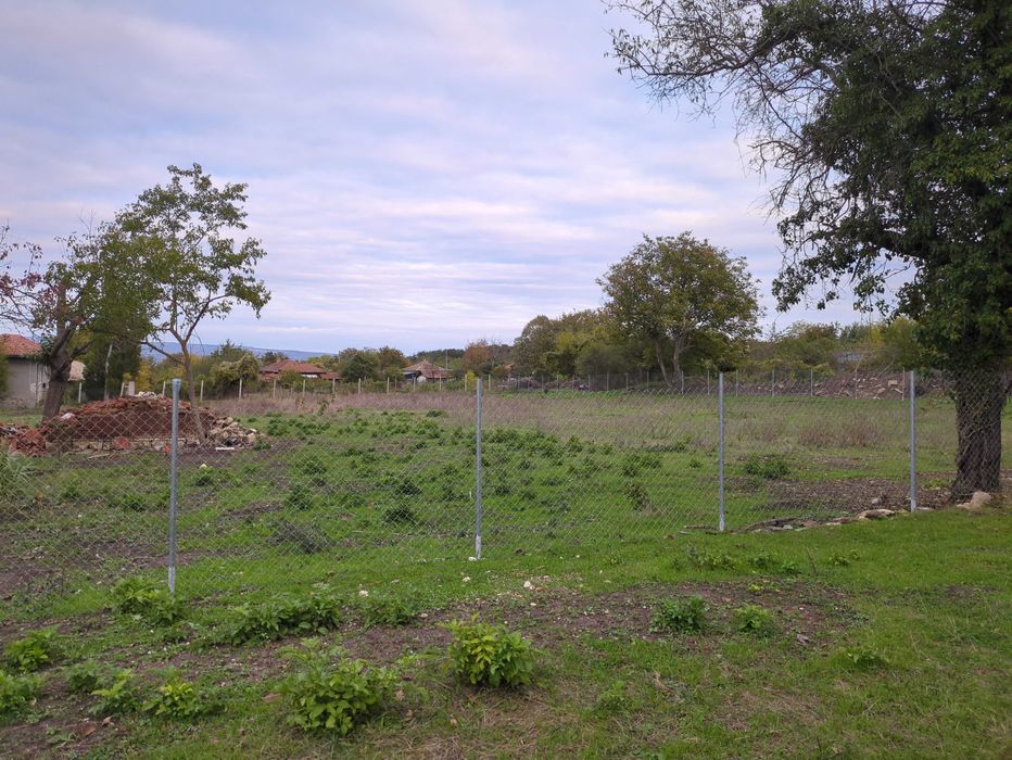 Имот с къща в с. Бързица, общ. Провадия