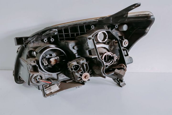 Far Dreapta 0821211F3R Toyota Avensis a 2-a generatie T25