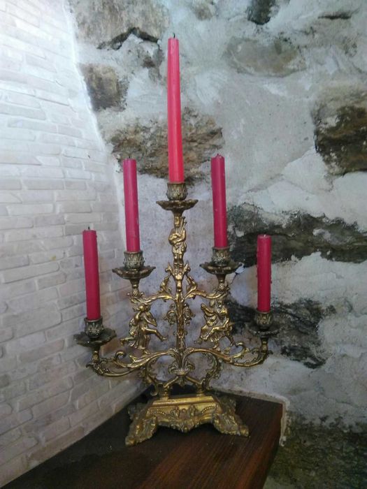 Продавам Френски бронзов свещник в стил РОКОКО
