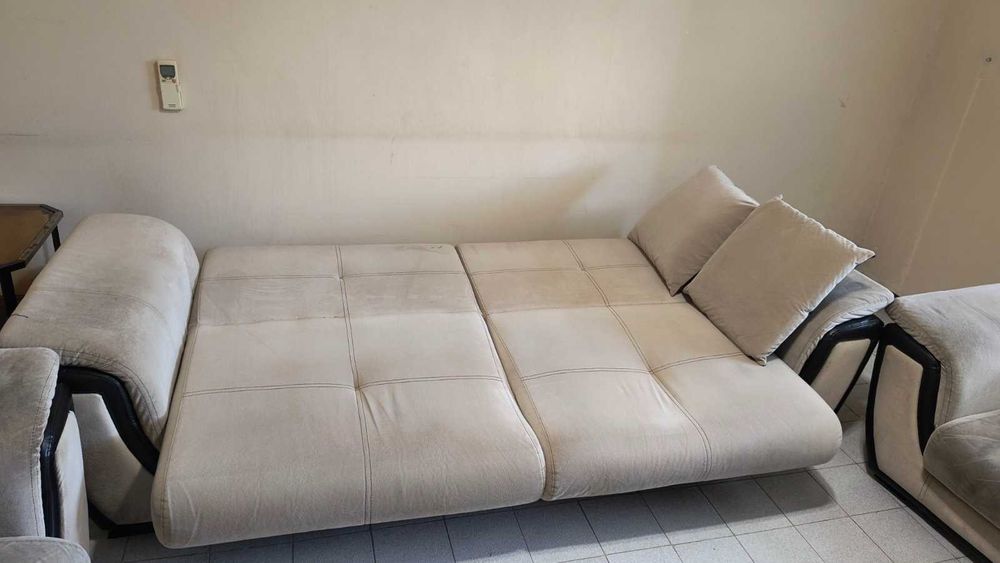 Диван с два фотьойла и две табуретки