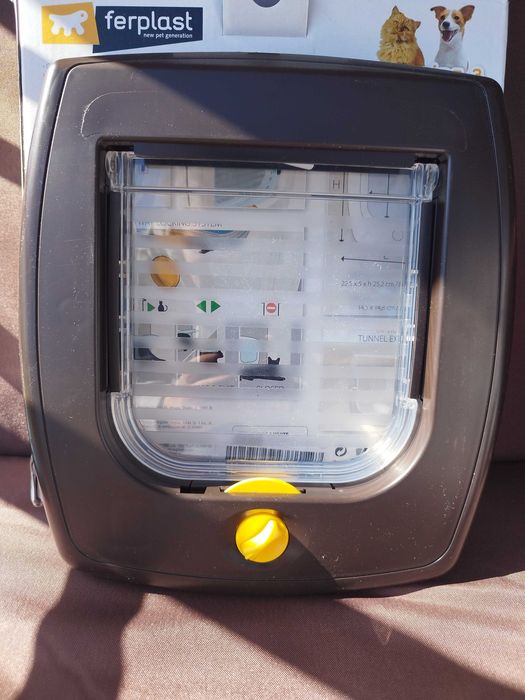 Вратичка за вграждане за домашен любимец