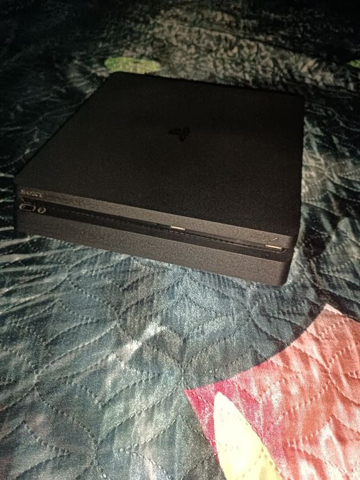 Продам Playstation 4 slim