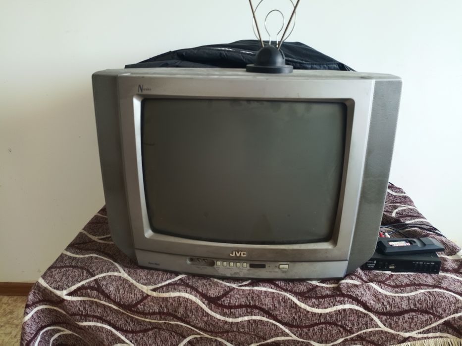 Продам телевизоры Panasonik , JVC