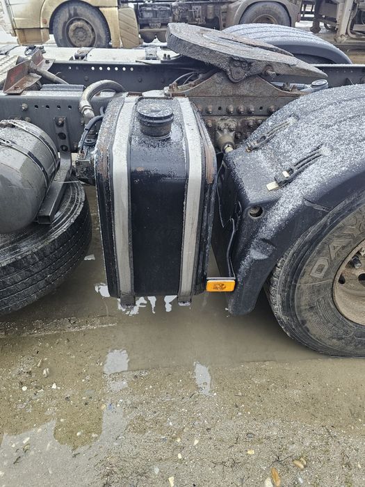 Cap tractor volvo