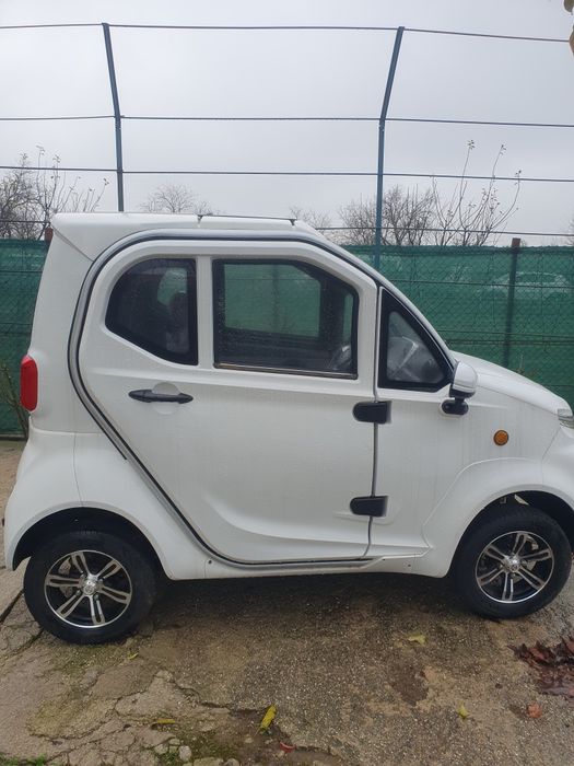 Vând mașină electrica