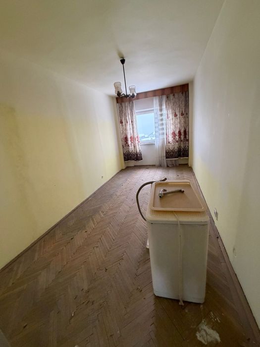 Apartament 3 camere de vanzare -zona excelenta