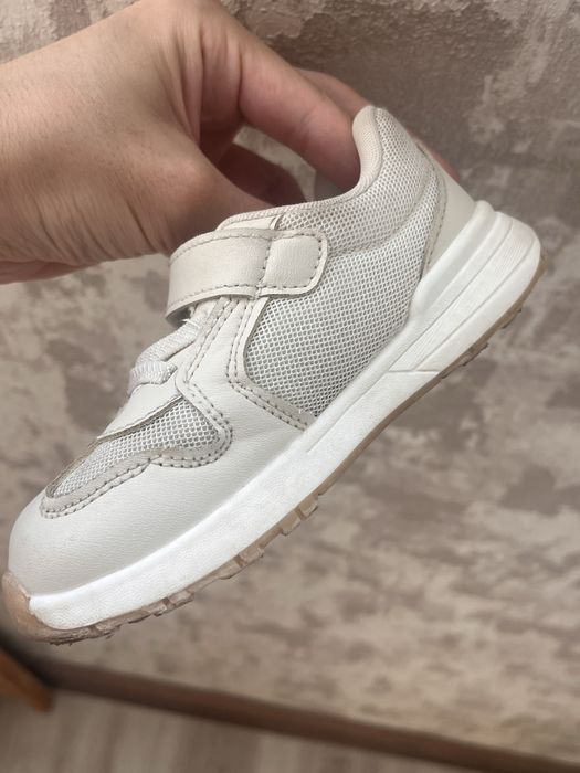 Кроссовки на девочку