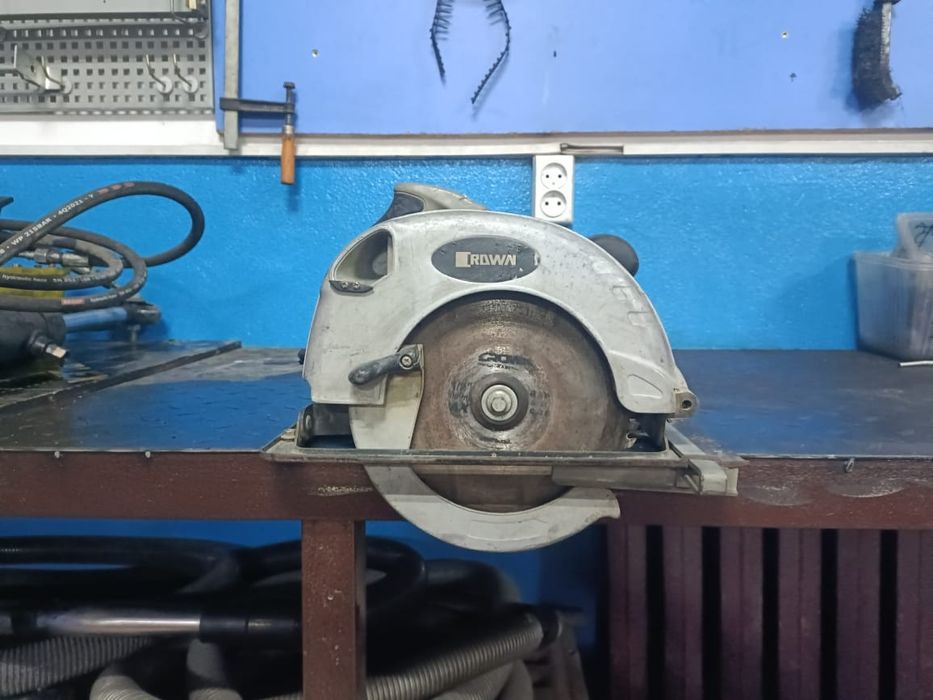Циркулярная пила CROWN CT 4117