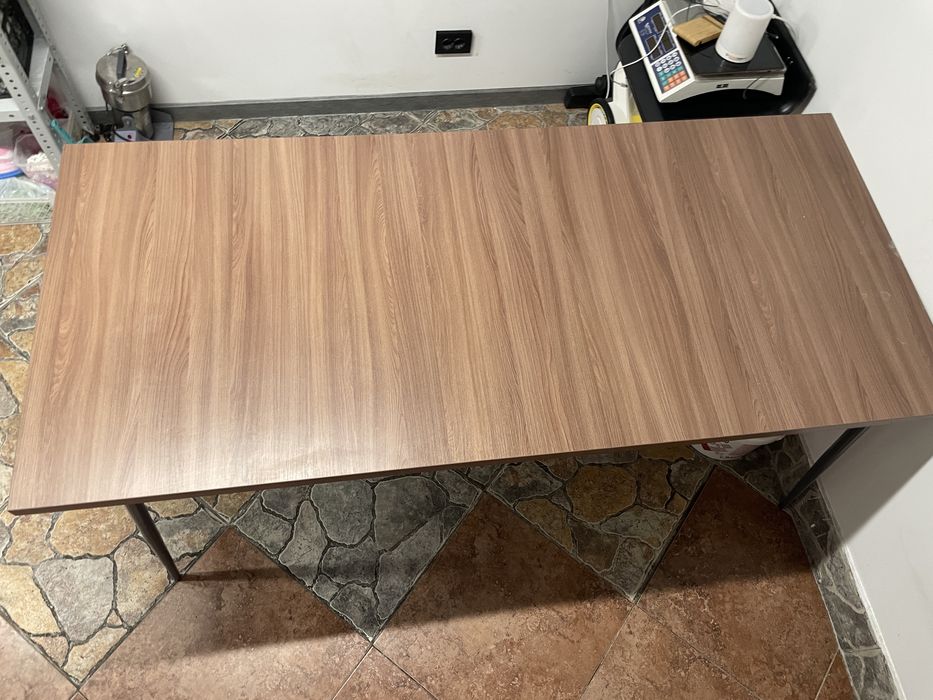 Продает стол большой, новый