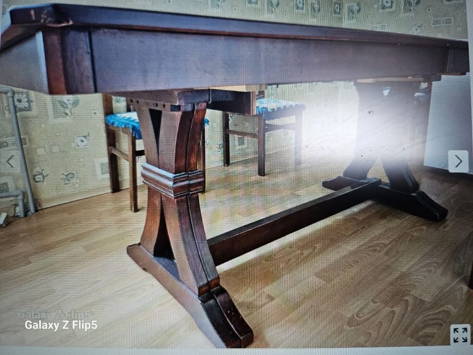 Стол из натурального дерева