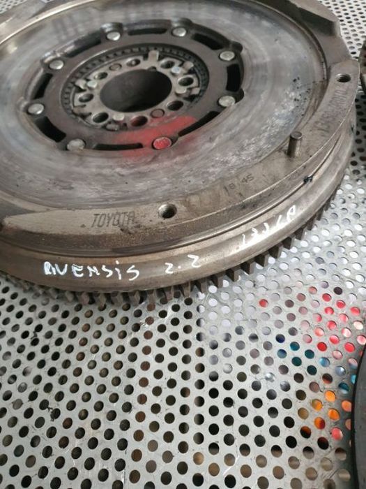 Kit Ambreiaj Volanta Masa Dubla Toyota Avensis Rav 4 2.2 Diesel 177 Cp 6+1 Trepte