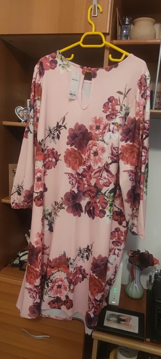 Rochie roz cu flori