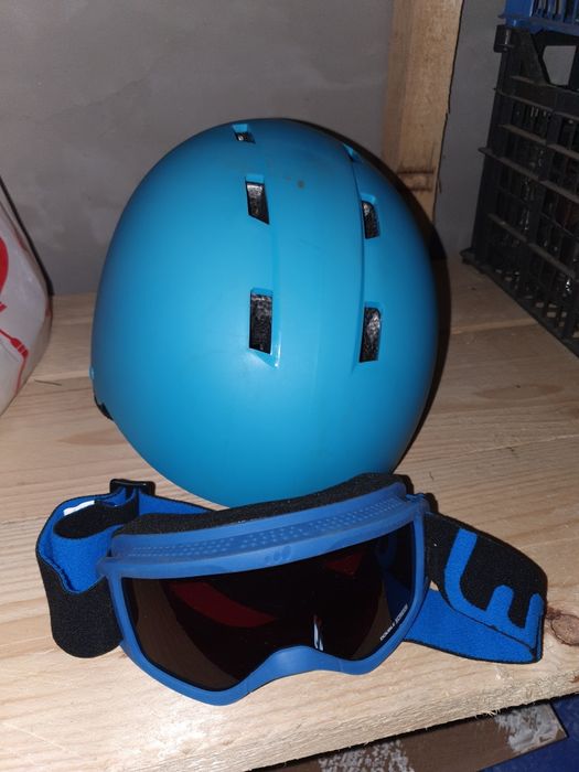 Vând placa snowboard, legături, boots, casca și ochelari