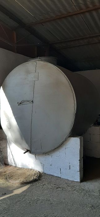 Продаётся ёмкость  металическая