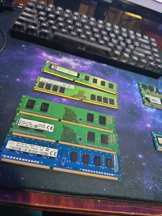 Vand memorie RAM lot sau la bucata