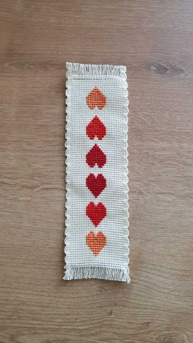 Semne de carte brodate manual