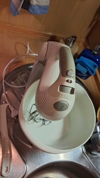 Работещи Кухненски робот Kenwood и Миксер AEG