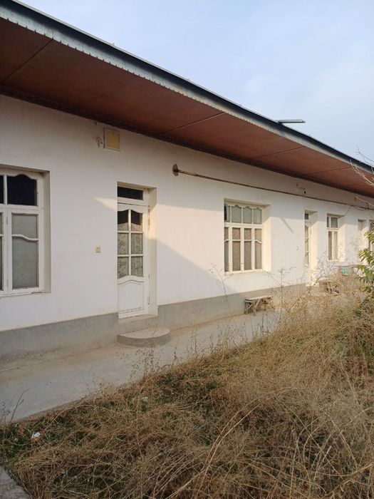 Srochna hovli sotiladi