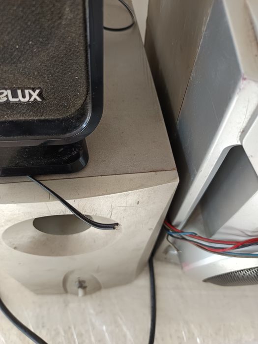 Продам сабвуфер с колонками