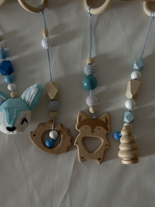 Монтессори-стойка с погремушками