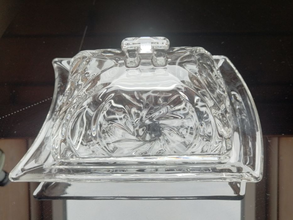 Стъклен съд за масло