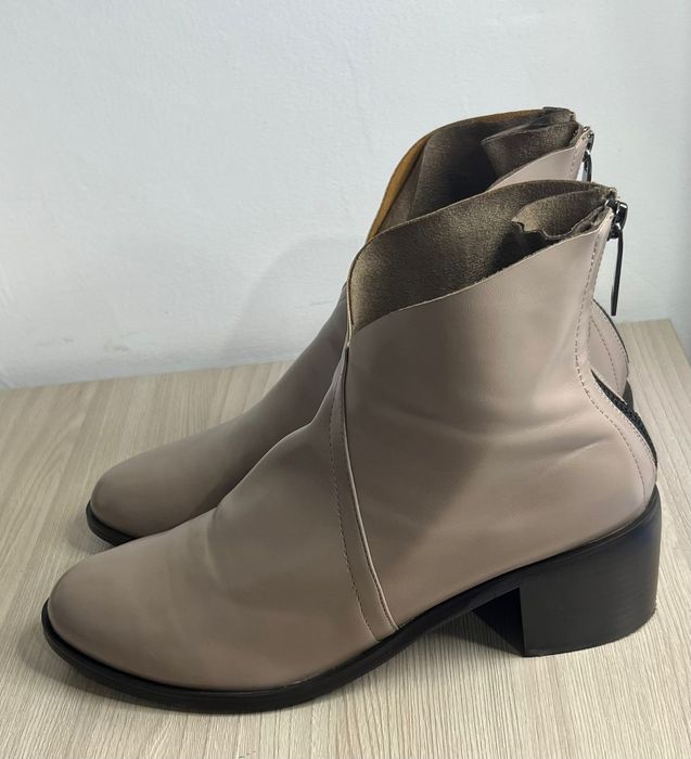 Продам осенью обувь.