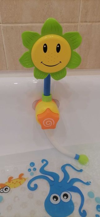 Игрушка в ванную для малыша
