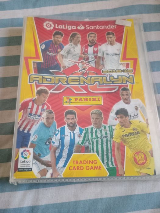 Vând lot 3 cataloage, cartonase Panini, stare foarte buna!! Spania