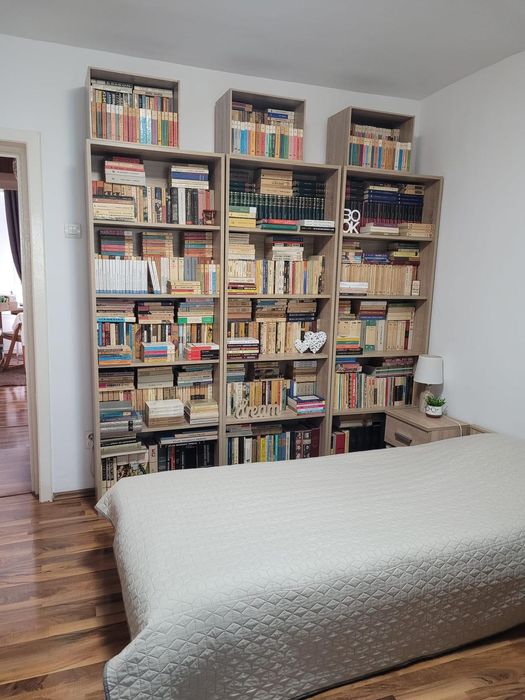 Vând apartament cu 3 camere zonǎ centralǎ Oradea