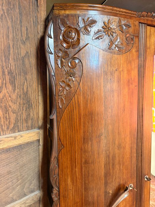 Старинен дъбов гардероб