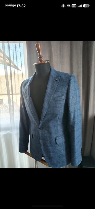 Vând costum barbati