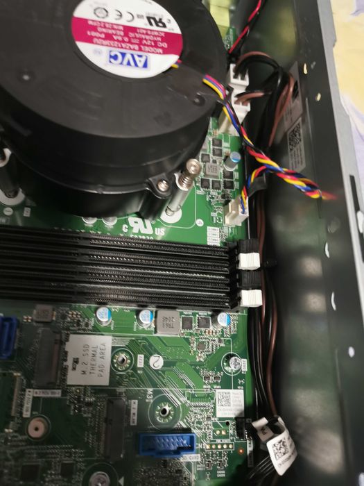 Продавам Dell Optiplex 5090 SFF за части или ремонт