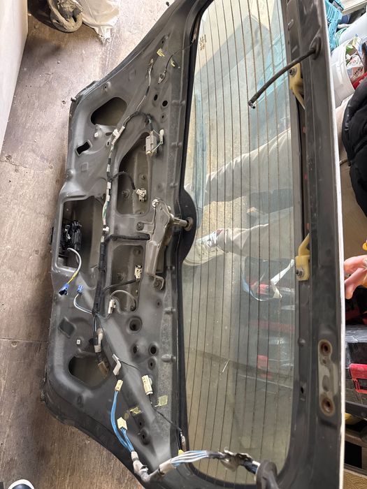 Заден капак toyota avensis verso