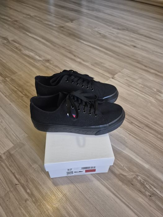 Tommy Hilfiger, 36, Damă