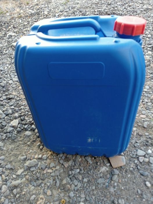 Канистры пластиковые пластмассовые.