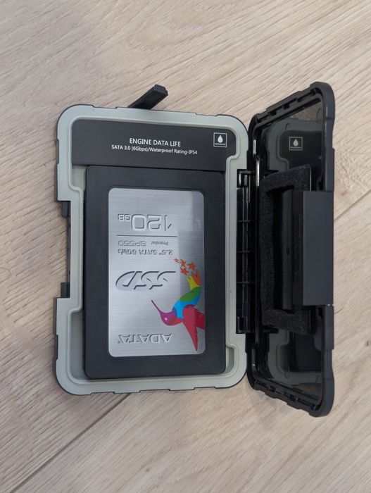 Adaptor usb HDD 2,5 inchi Adata cu SSD 120gb