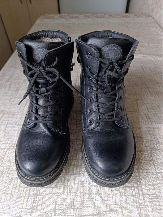 Продаются мужские зимние ботинки