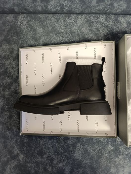 Продаются крутые новые кожаные Челси