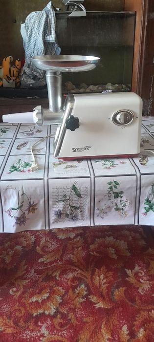 Электромясорубка в отличном состоянии