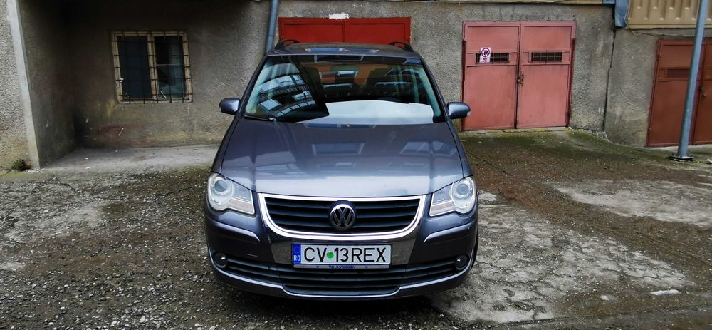 De vanzare Volkswagen Touran 1,9 tdi, an fab. 2007, disel, 5 locuri