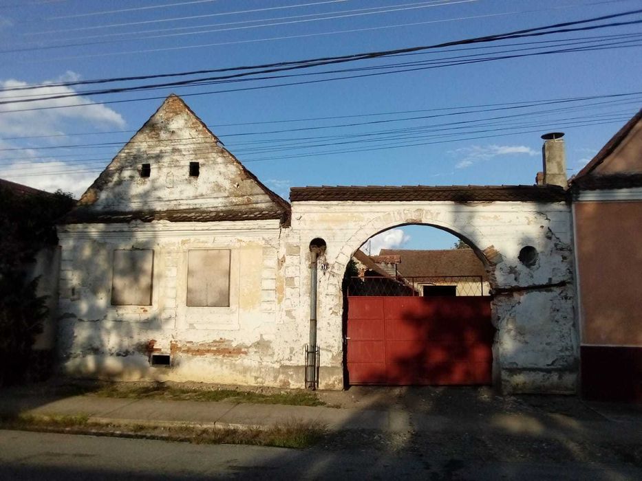 Casă tradițională săsească + teren mare în centru comunei Hălchiu