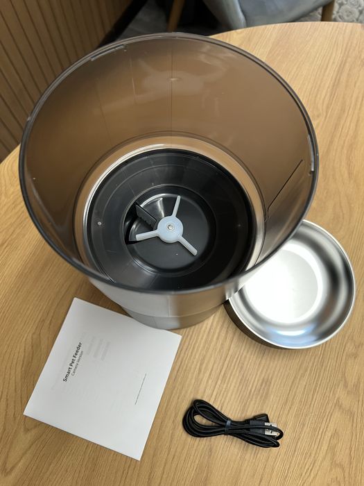 Hranitor automat mancare ,cu camera HD, pt pisici si caini,NOU