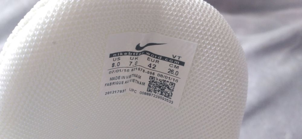 Продам кроссовки Nike