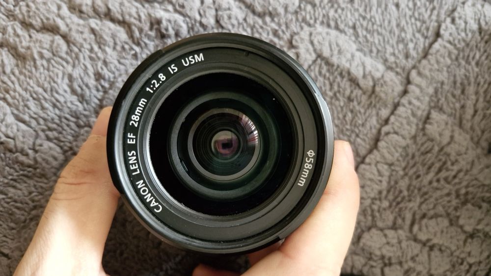 Se vând două obiective canon ef 28mm