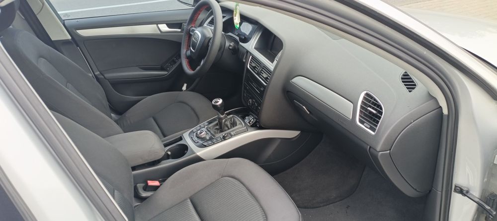 Vând Audi A4 b8 2011