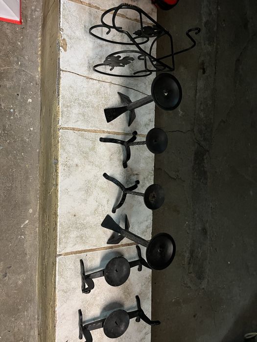 Железни свещници и лампа