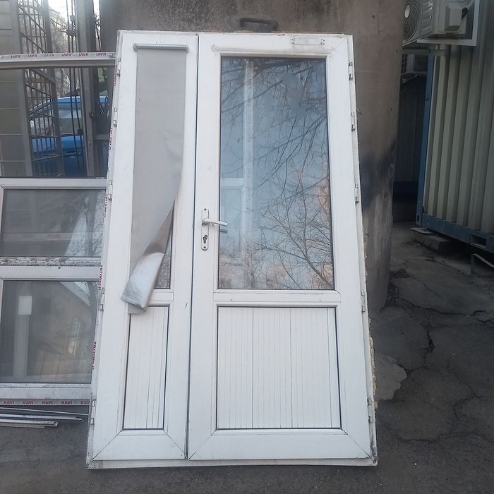 Продам пластик перегородки двери