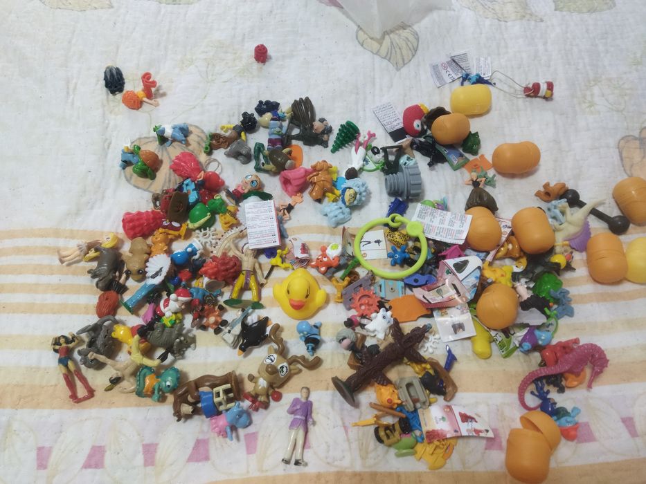 Киндер игрушки..