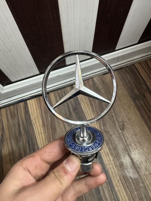 Значок на Мерседес 124
